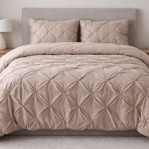 Tahari light gold queen size duvet and 2 standard pillowcases
